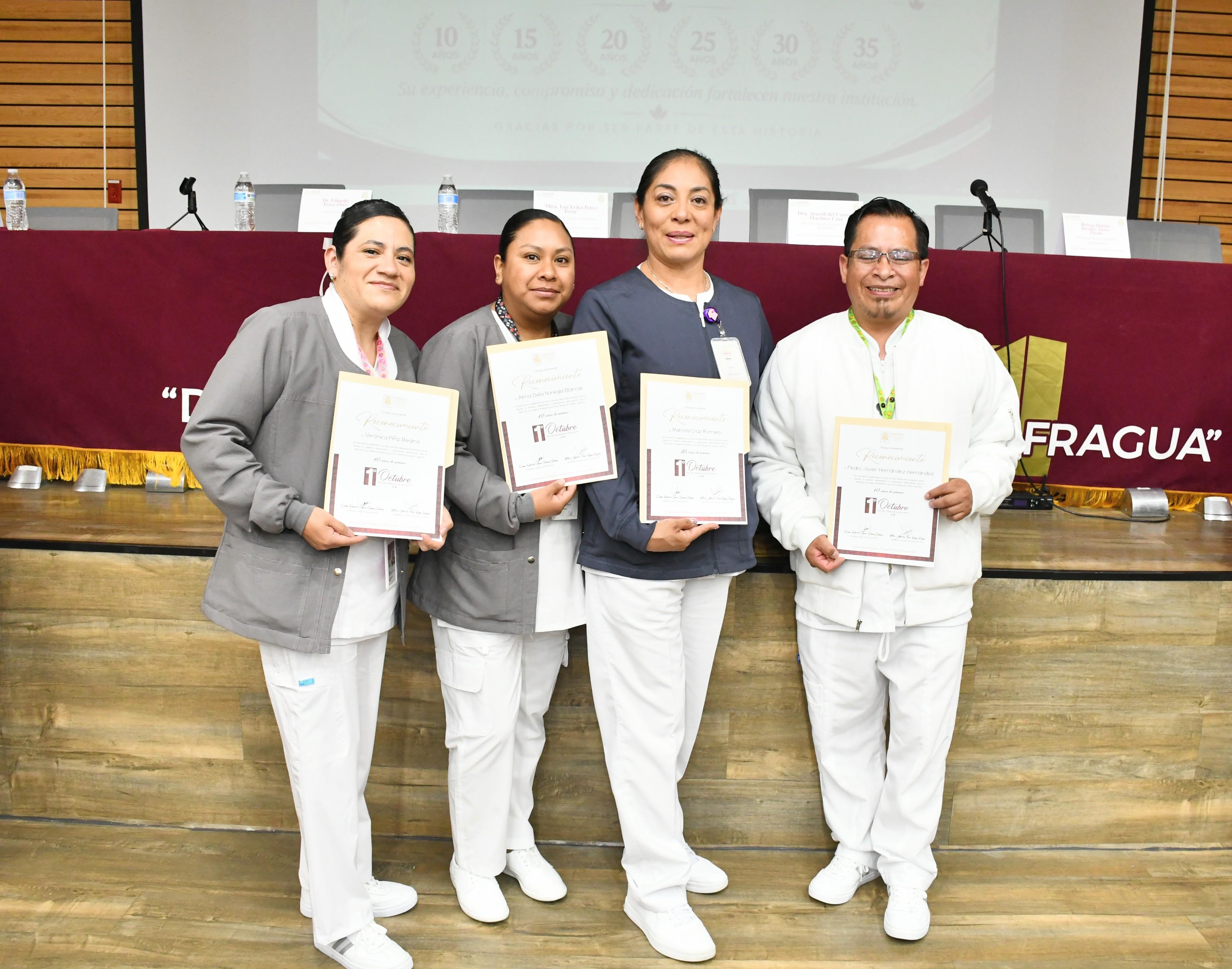 Entrega de Reconocimientos por Años de Servicio en el HG "Dra. Matilde Petra Montoya Lafragua" 